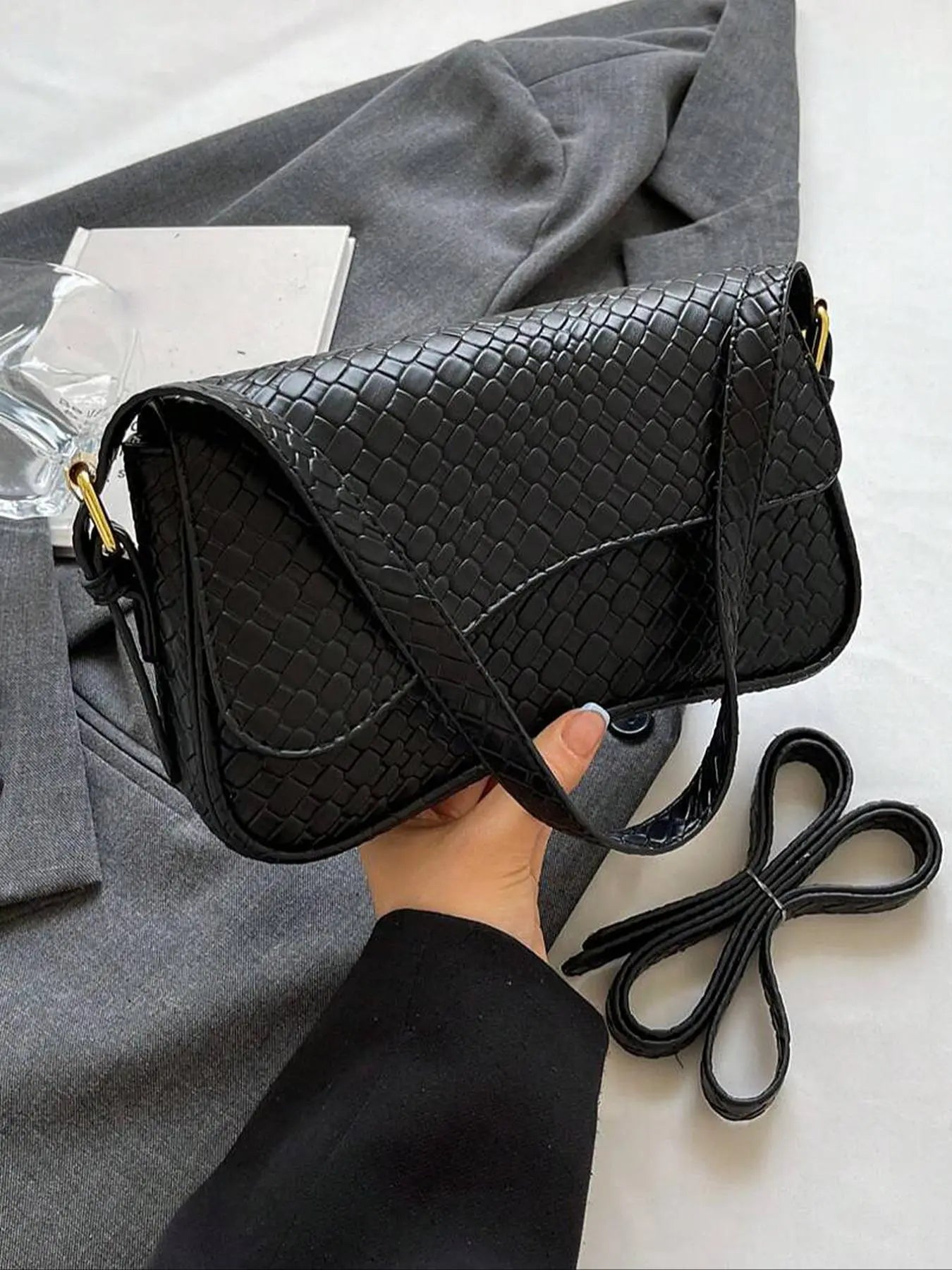 26 Spring/Summer Women'S Saddle Bag, Daily Shoulder Bag and Crossbody Bag, Classic Shoulder Bag, Elegant Magnetic Sealed Saddle Bag, Suitable for Daily Use, Party Attendance